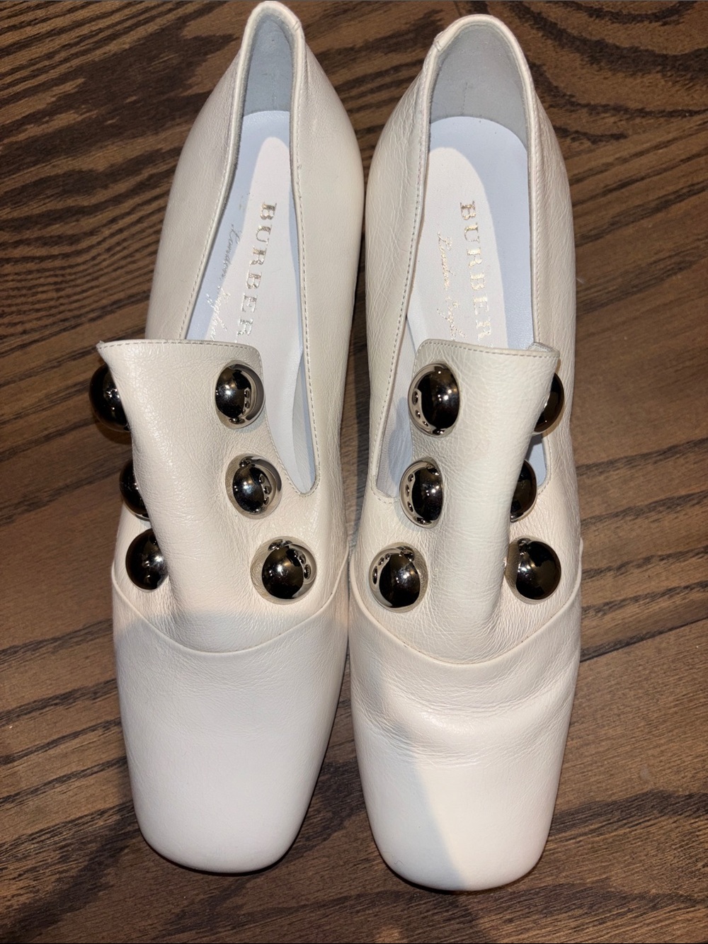 Burberry Ambridge White Leather Embellished Pumps 39 - Picture 2 of 6